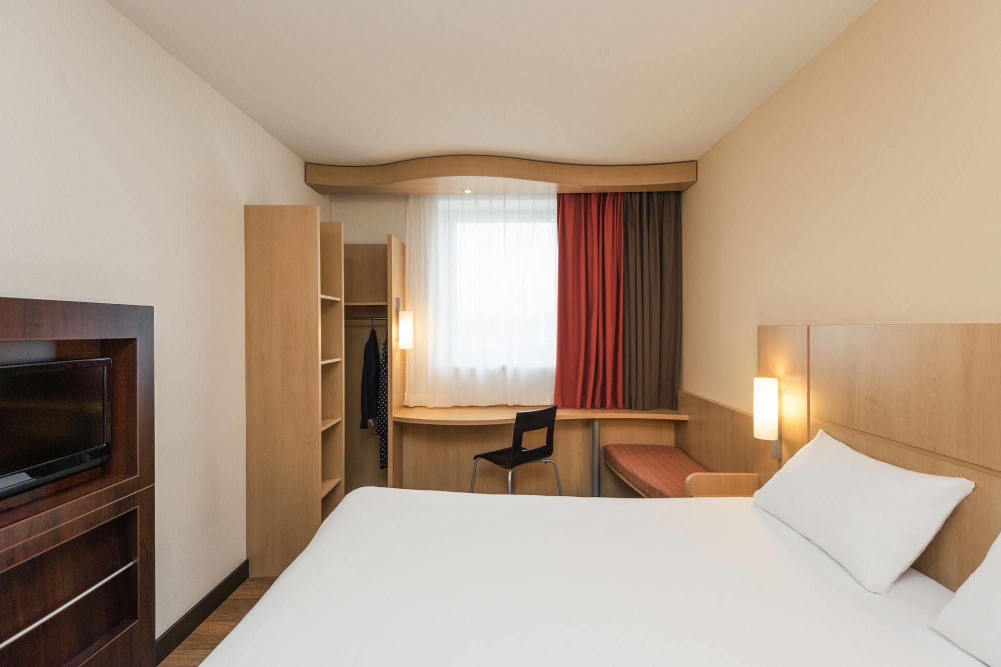Hotel ibis Esch Belval Exterior foto